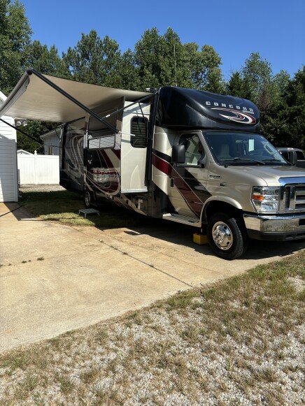 Photo 1 for 2018 Coachmen Concord 300TS for Sale by Owner