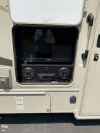 Thumbnail Photo 6 for 2018 Coachmen Leprechaun