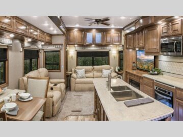 2018 DRV Mobile Suites