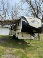 Thumbnail Photo 3 for 2018 Dutchmen Denali