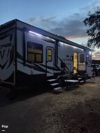 Thumbnail Photo 6 for 2018 Dutchmen Voltage