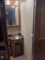 Thumbnail Photo 4 for 2018 Fleetwood Bounder 35K