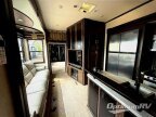 Thumbnail Photo 3 for 2018 JAYCO Seismic