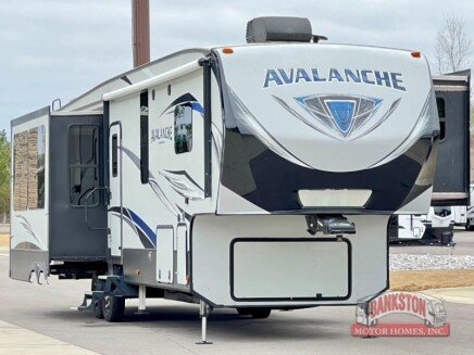 Photo 1 for 2018 Keystone Avalanche