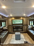Thumbnail Photo 1 for 2018 Keystone Montana 3731FL
