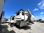 Thumbnail Photo 2 for 2018 Keystone Montana 3731FL