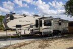 Thumbnail Photo 3 for 2018 Keystone Montana
