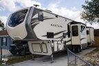 Thumbnail Photo 2 for 2018 Keystone Montana