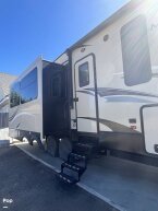 Thumbnail Photo 4 for 2018 Keystone Montana