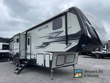 2018 Keystone Raptor
