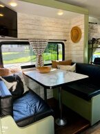 Thumbnail Photo 3 for 2018 Winnebago Spirit 31G
