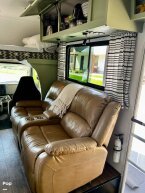 Thumbnail Photo 2 for 2018 Winnebago Spirit 31G