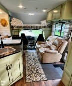 Thumbnail Photo 1 for 2018 Winnebago Spirit 31G