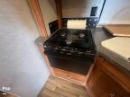 Thumbnail Photo 4 for 2018 Winnebago Vista 27PE