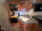 Thumbnail Photo 2 for 2018 Winnebago Vista 27PE
