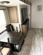Thumbnail Photo 4 for 2019 Coachmen Chaparral