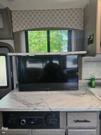 Thumbnail Photo 6 for 2019 Coachmen Freelander