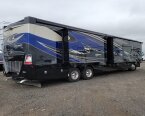 Thumbnail Photo 3 for 2019 Fleetwood Discovery LXE