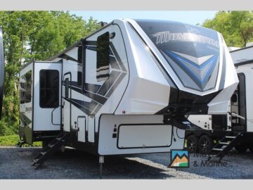 2019 Grand Design Momentum