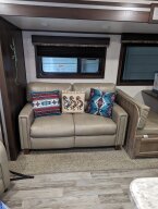 Thumbnail Photo 3 for 2019 JAYCO Jay Feather for Sale by Owner