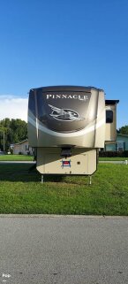 Thumbnail Photo 2 for 2019 JAYCO Pinnacle