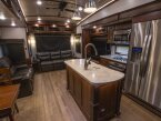 Thumbnail Photo 5 for 2019 JAYCO Pinnacle