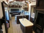 Thumbnail Photo 6 for 2019 JAYCO Pinnacle