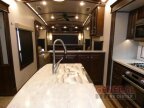 Thumbnail Photo 2 for 2019 JAYCO Pinnacle