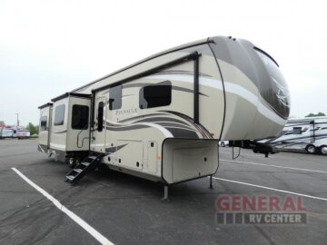 2019 JAYCO Pinnacle