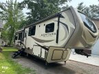 Thumbnail Photo 2 for 2019 Keystone Montana 3811MS