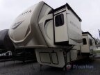 Thumbnail Photo 4 for 2019 Keystone Montana 3855BR