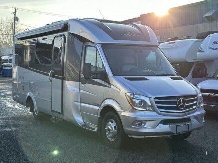 Photo 1 for 2019 Leisure Travel Vans Unity 24MB