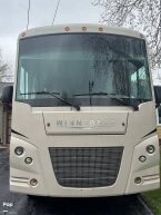 Thumbnail Photo 2 for 2019 Winnebago Vista 31BE
