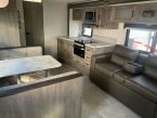 Thumbnail Photo 4 for 2020 Coachmen Apex