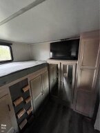 Thumbnail Photo 3 for 2020 Coachmen Freedom Express 324RLDSLE