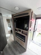 Thumbnail Photo 2 for 2020 Coachmen Freedom Express 324RLDSLE