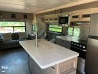 Thumbnail Photo 3 for 2020 Coachmen Freedom Express 324RLDSLE