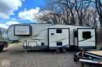 Thumbnail Photo 3 for 2020 Forest River Flagstaff 529RLKS