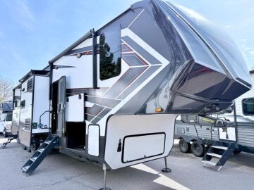 2020 Grand Design Momentum