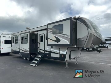 2020 Keystone Laredo