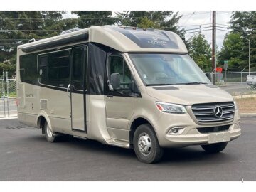 2020 Leisure Travel Vans Unity 24MB