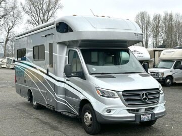 2020 Winnebago Navion 24J