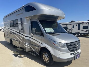 2020 Winnebago Navion 24D