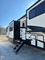 Thumbnail Photo 2 for 2021 Dutchmen Yukon