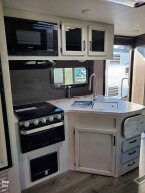 Thumbnail Photo 2 for 2021 JAYCO White Hawk