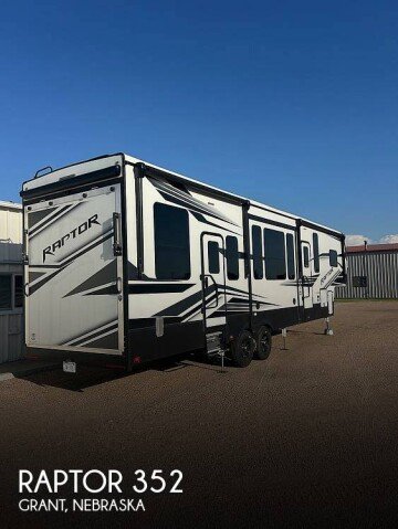 2021 Keystone Raptor 352