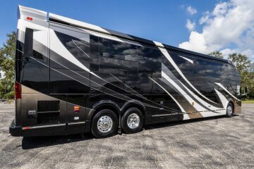 2021 Prevost H3-45 Emerald