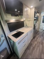 Thumbnail Photo 4 for 2021 Tiffin Wayfarer 25 RW