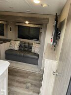 Thumbnail Photo 6 for 2022 Coachmen Catalina 293QBCK