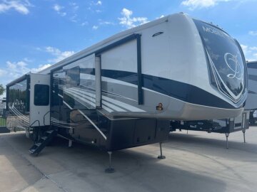 2022 DRV Mobile Suites